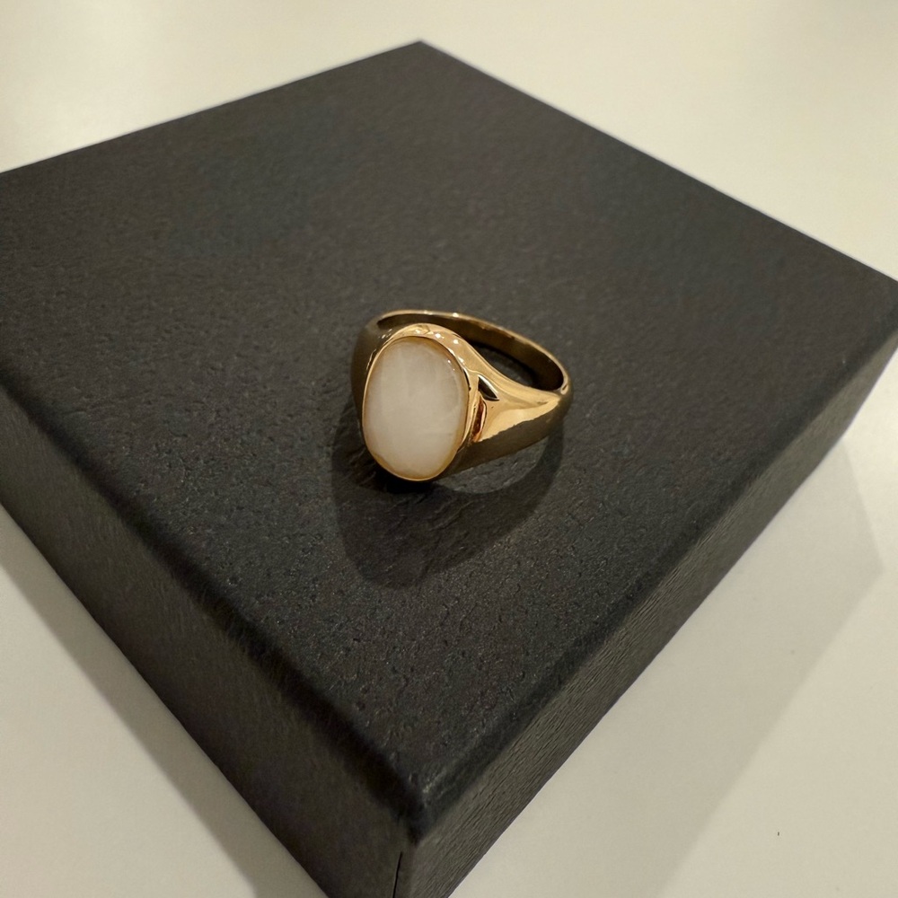 Elegant Gold and White Women's Ring